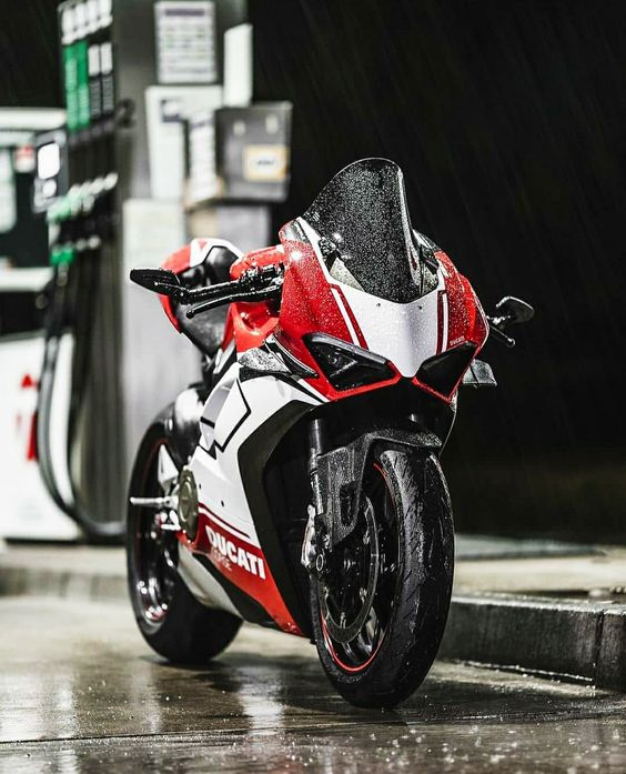 Motorcycle Cleaning Basics: A Spotless Ride Guid